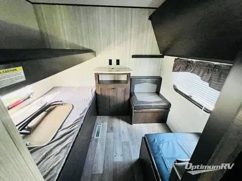 2020 Fleetwood Pioneer QB300 RV Photo 4