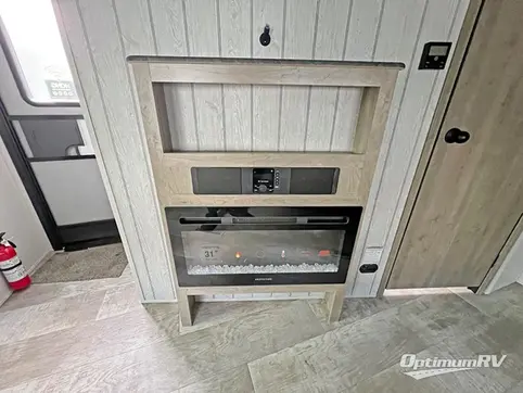 2024 Palomino Puma 26FKDS RV Photo 4