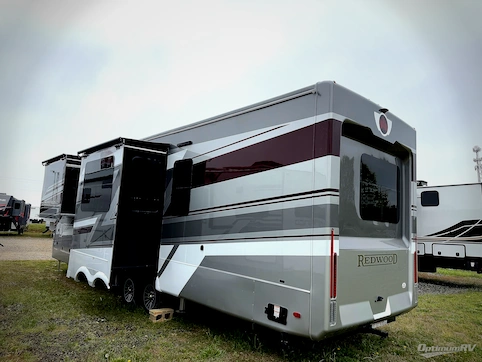 2025 Redwood Redwood 401LK RV Photo 3