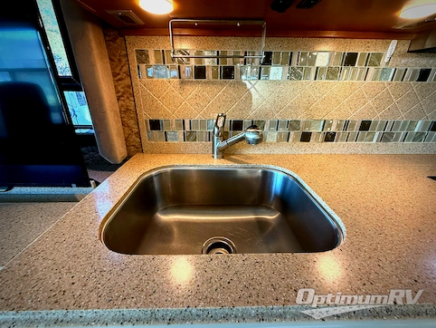 2015 Newmar Ventana 4311 RV Photo 3