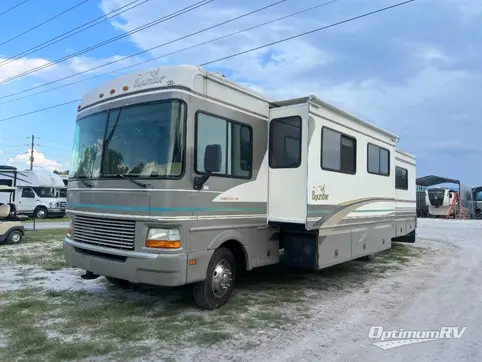 2000 Fleetwood Bounder 36S RV Photo 3