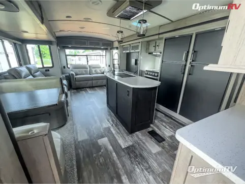 2022 Forest River Cherokee Alpha Wolf 26RB-L RV Photo 4