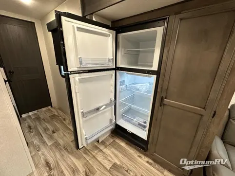 2024 Venture Stratus 281VFD RV Photo 3