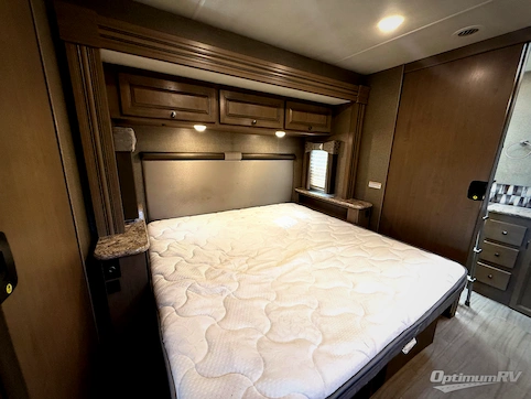 2019 Thor Windsport 35M RV Photo 3