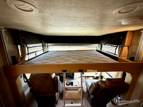 2019 Thor Windsport 35M RV Photo 4