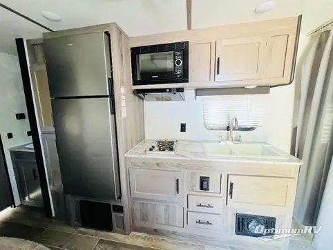 2022 Gulf Stream Kingsport Ultra Lite 248BH RV Photo 3