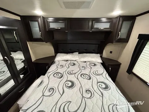 2018 Dutchmen Voltage V3605 RV Photo 4