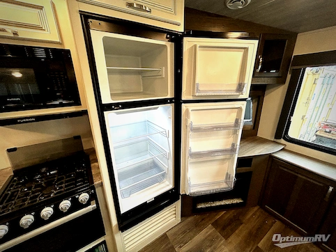 2023 Keystone Cougar Half-Ton 25RES RV Photo 3