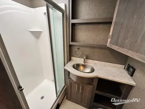 2022 Damon CHALLENGER 35MQ RV Photo 3