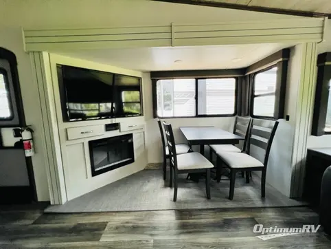 2021 Keystone Cougar Half-Ton 27SGS RV Photo 2