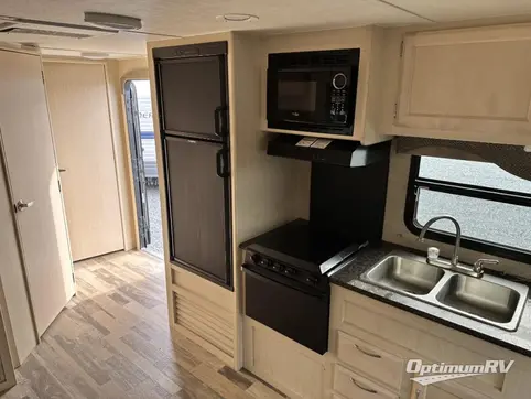 2018 Winnebago Towables Minnie 2500RL RV Photo 4