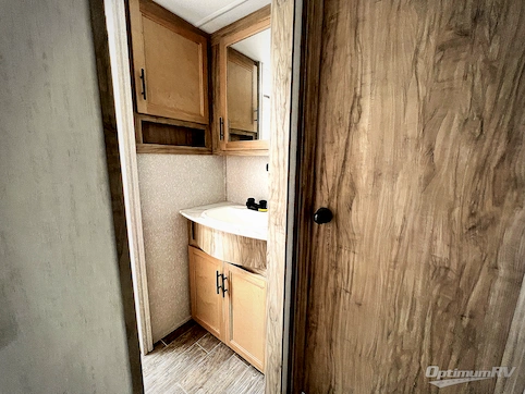 2022 Forest River Cherokee Arctic Wolf 321BH RV Photo 4