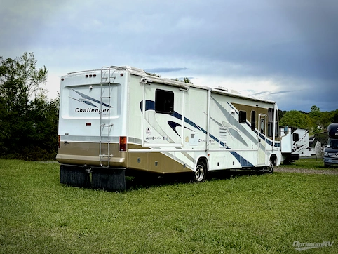 2004 Damon CHALLENGER 353 RV Photo 2