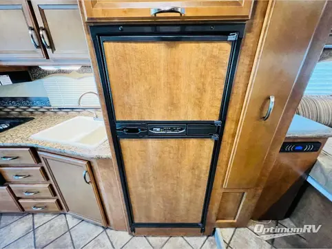 2015 Thor Four Winds 28F RV Photo 3
