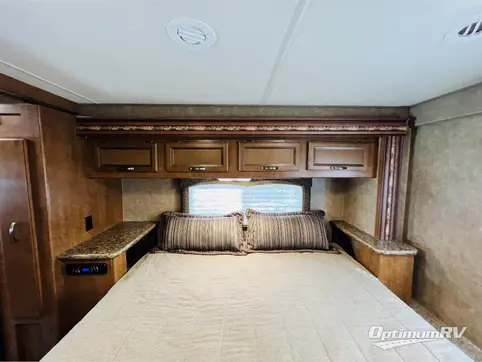 2015 Thor Four Winds 28F RV Photo 4