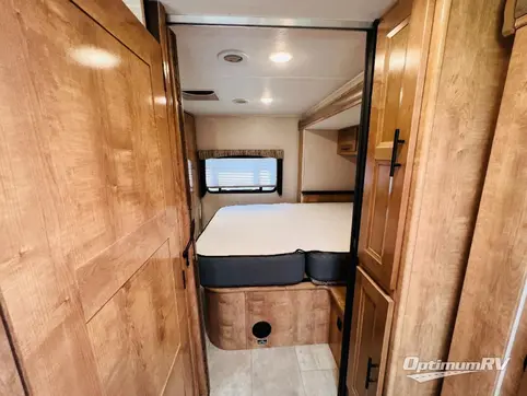 2021 Coachmen Leprechaun 311FS Ford 450 RV Photo 3