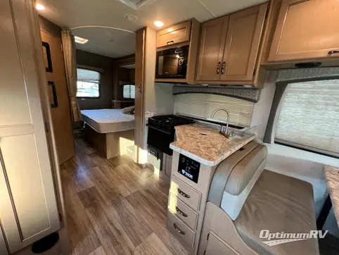 2021 Thor Four Winds 26B RV Photo 2
