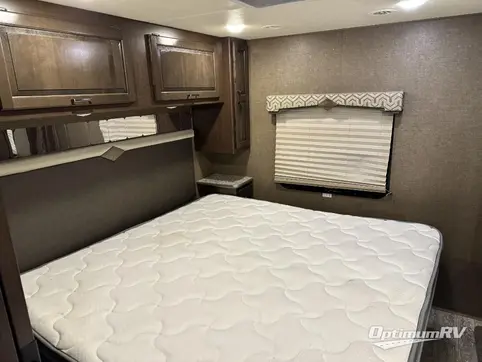 2019 Thor Hurricane 29M RV Photo 4