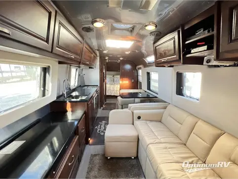 2018 Airstream Classic 33FB RV Photo 2
