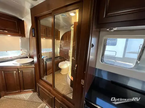 2018 Airstream Classic 33FB RV Photo 3