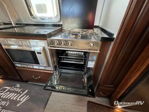 2018 Airstream Classic 33FB RV Photo 4