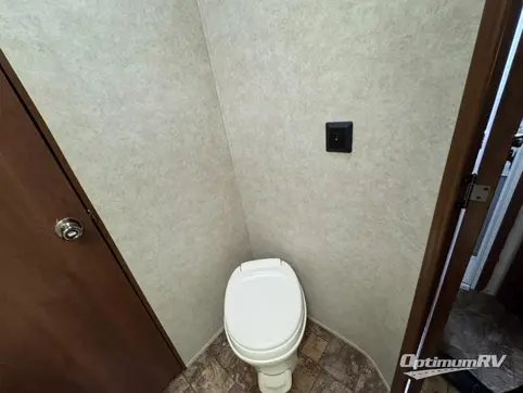 2013 CrossRoads Zinger ZT27RL RV Photo 4