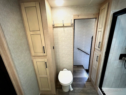 2023 CrossRoads Cameo CE4051BH RV Photo 4