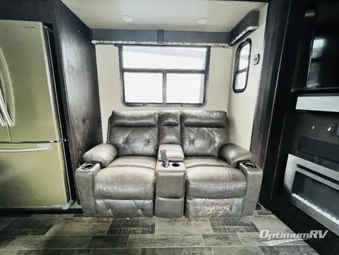 2017 Keystone Fuzion 414 RV Photo 2