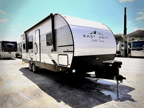 Used 2022 East To West Della Terra 250BH Featured Photo