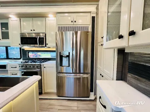 2022 VanLeigh Beacon 34RLB RV Photo 3