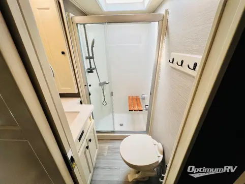 2022 VanLeigh Beacon 34RLB RV Photo 4