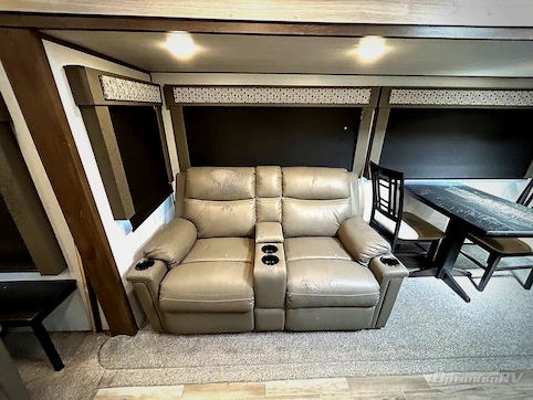 2019 Forest River Wildwood Heritage Glen LTZ 273RL RV Photo 4
