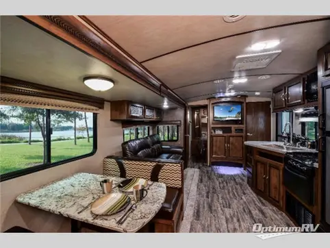 2018 Cruiser Radiance Ultra Lite 30DS RV Photo 4