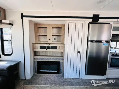 2021 Palomino Puma 31RLQS RV Photo 2
