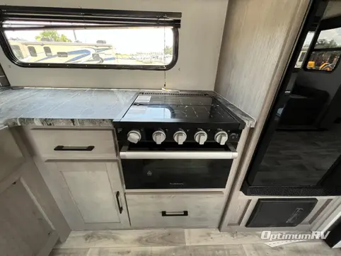 2023 Dutchmen Kodiak Ultra-Lite 302BHSL RV Photo 4