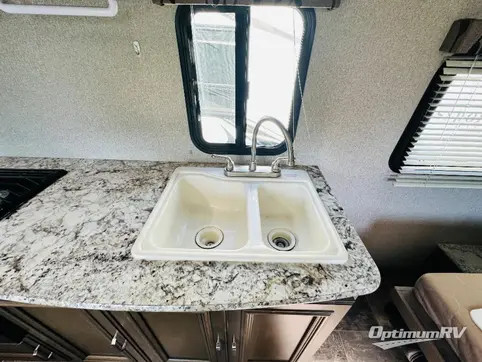 2018 Keystone Passport 239ML Express RV Photo 3