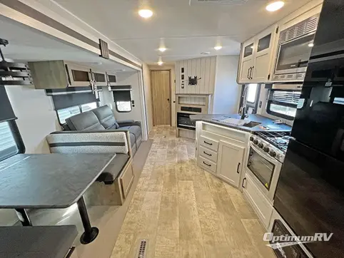 2024 Palomino Puma 32BHQS RV Photo 2