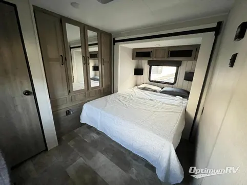 2024 Palomino Puma 32BHQS RV Photo 4