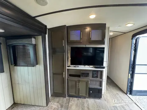 2019 CrossRoads Sunset Trail Super Lite SS291RK RV Photo 4