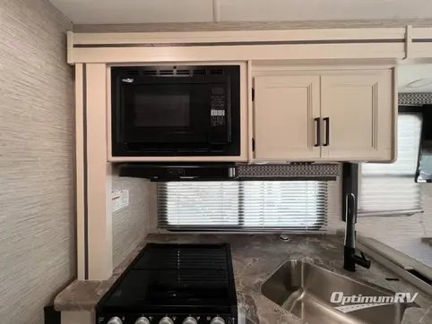 2022 Thor Chateau 28Z RV Photo 4
