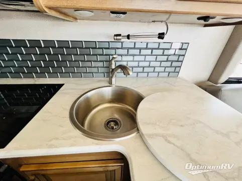 2019 Fleetwood Flair 29M RV Photo 3