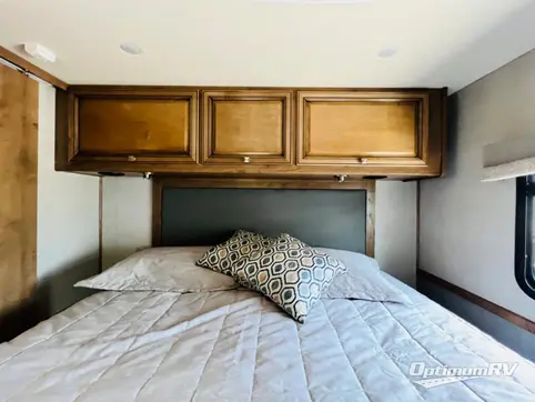 2019 Fleetwood Flair 29M RV Photo 4