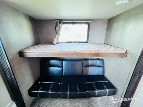 2016 Forest River Salem Villa Series 426-2B Classic RV Photo 3