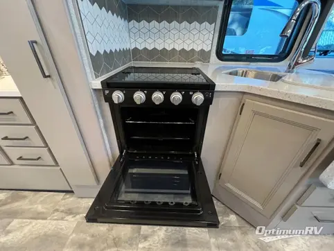 2022 Thor Windsport 31C RV Photo 4