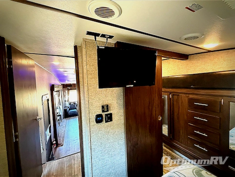 2019 Forest River Cherokee Arctic Wolf 285DRL4 RV Photo 4