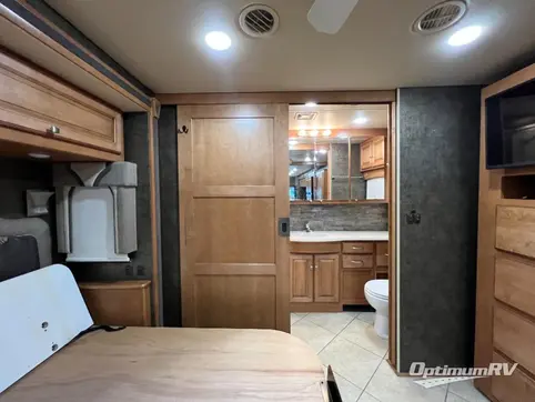 2014 Winnebago Adventurer 37F RV Photo 4