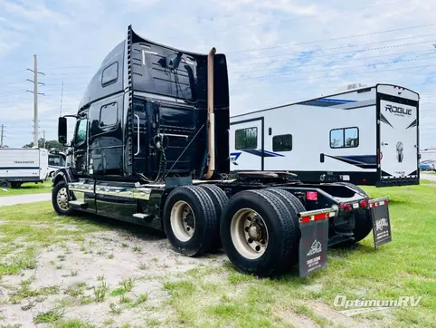 2016 Volvo Semi Truck VNL780 RV Photo 3