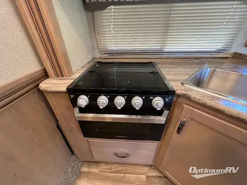 2019 Thor Quantum SE SE28 RV Photo 3