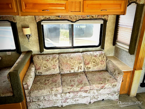 2007 Fleetwood Bounder 35E RV Photo 2