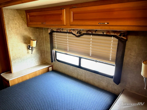 2007 Fleetwood Bounder 35E RV Photo 4